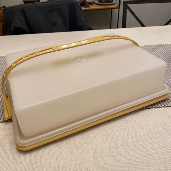 Tupperware Kitchen Tupperware Rectangular Sheet Cake Carrier Taker 9x3 622 Harvest Gold